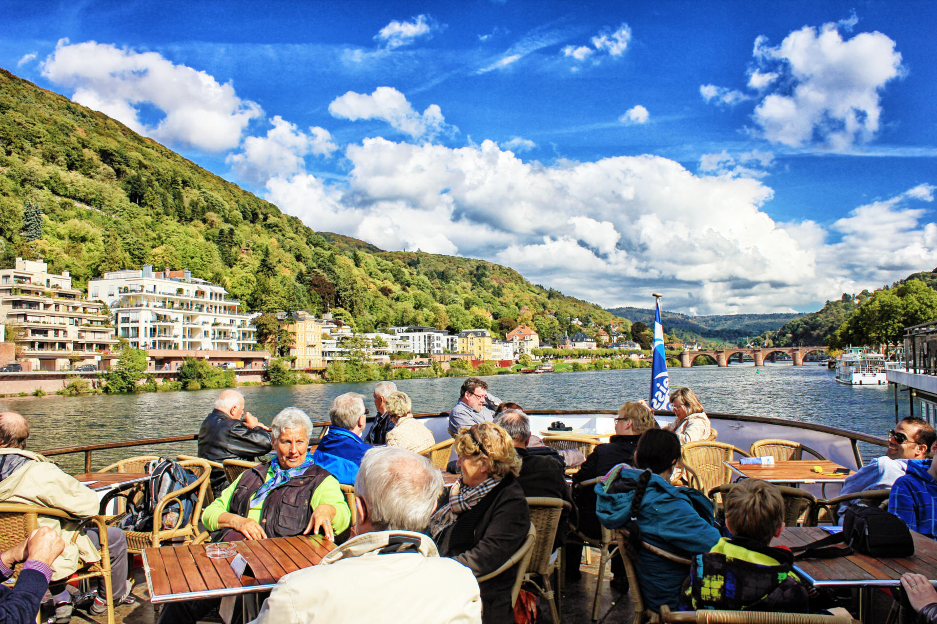 Bei dieser Reise lernen Sie die schönsten und größten deutschen Flüsse, Rhein, Mosel, Main, Neckar, bei vier Schifffahrten (inklusive) kennen und besuchen interessante Städte und romantische Landschaften.