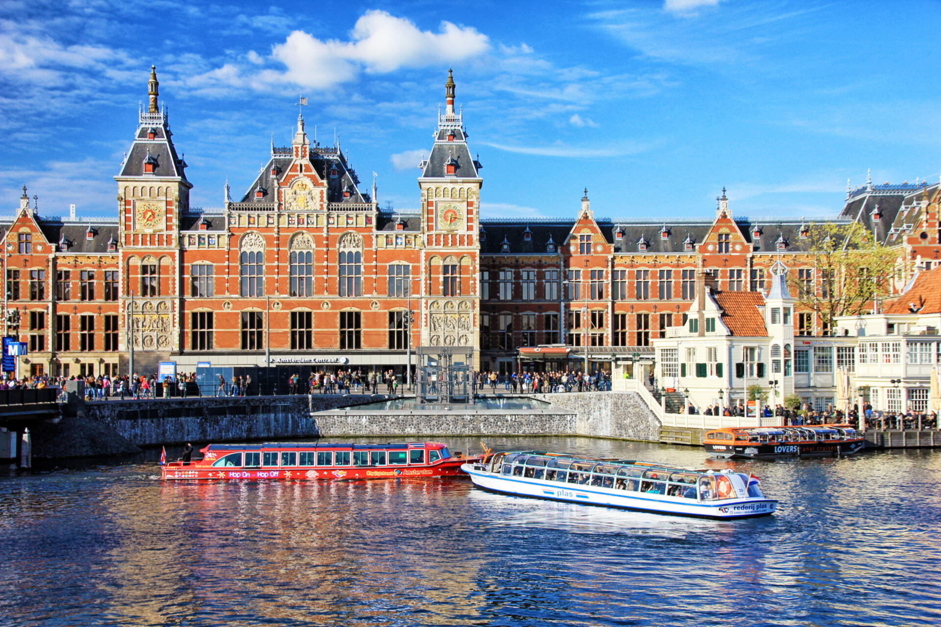 Eine Reise ganz im Zeichen der Niederlande! Von der Metropole Amsterdam und den einmaligen Keukenhof, über Edam mit dem weltberühmten Käse und dem Bilderbuchdorf Giethoorn, lernen Sie alle Facetten unseres Nachbarlandes kennen.