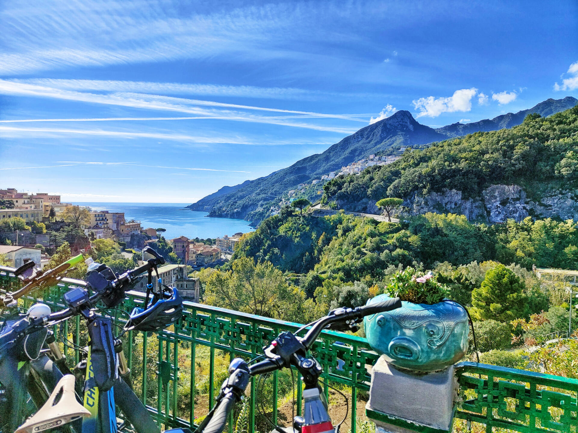 Der Naturpark Cilento im Grenzgebiet von Kampanien und Basilikata ist eine der unberührtesten Gegenden Italiens – mit wunderschönen Stränden, eingebettet in einsame Buchten und grandiose Steilküste.