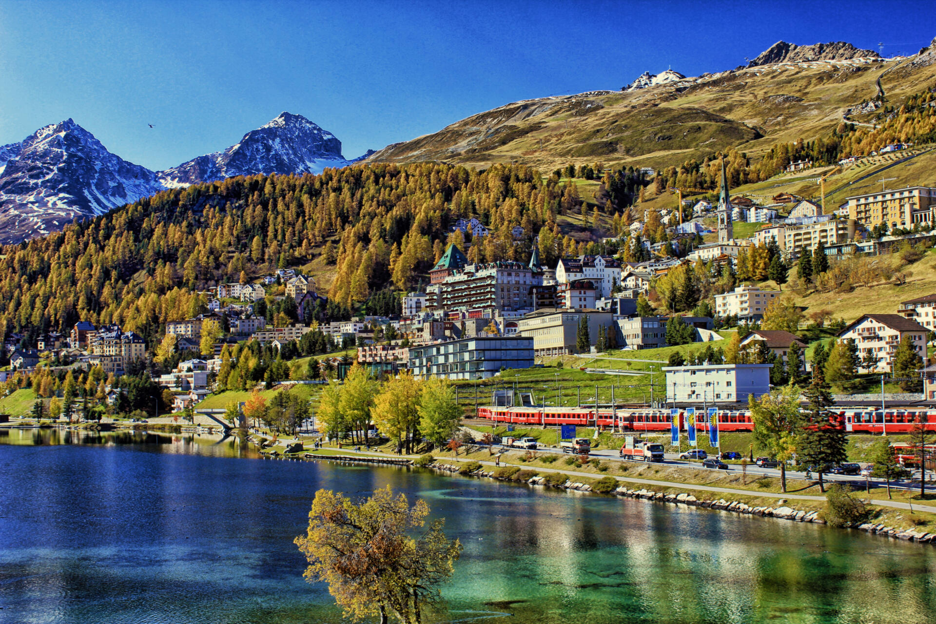 Schon die Anreise an den drittgrößten See Italiens, durch die einzigartige Alpenwelt der Schnee und Gletscher bedeckten Alpenwelt, ist ein besonderes Erlebnis. Am See angekommen tauchen Sie in eine ganz andere Welt.