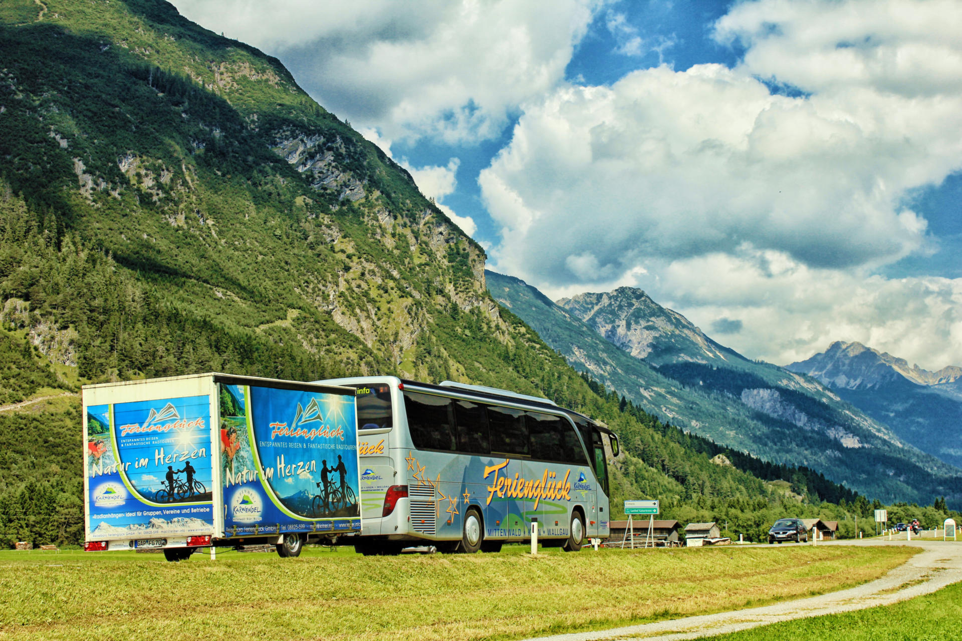 Der neue und mustergültig angelegte Radwanderweg durch das Lechtal ist familienfreundlich und spannend zugleich. Das Lechtal ist zwar mitten in die Bergwelt eingebettet, am Talboden gibt es aber keine größeren Steigungen.